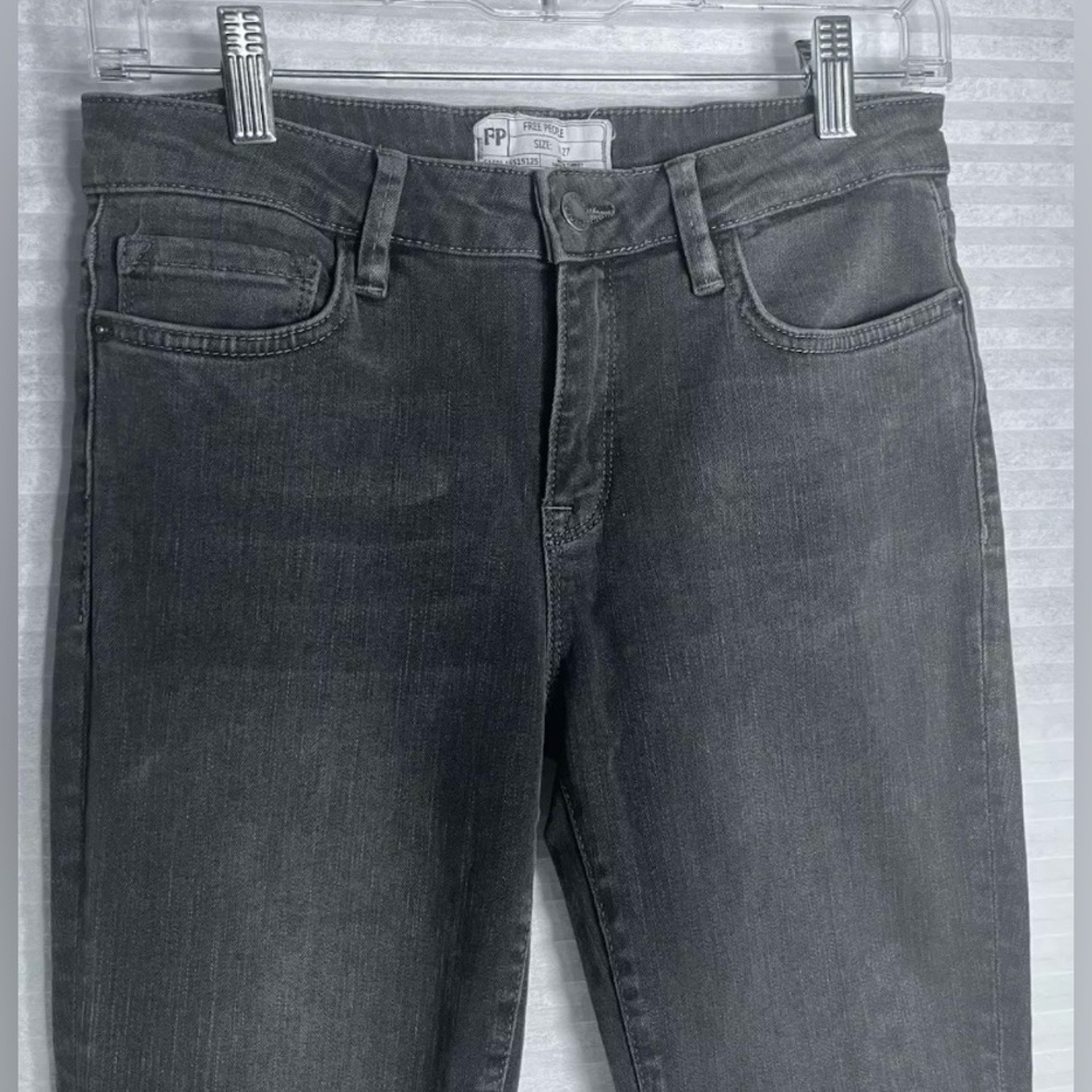Free People Women’s Low Rise Size 27 Gray Straight Leg Raw Hem - Picture 7 of 12